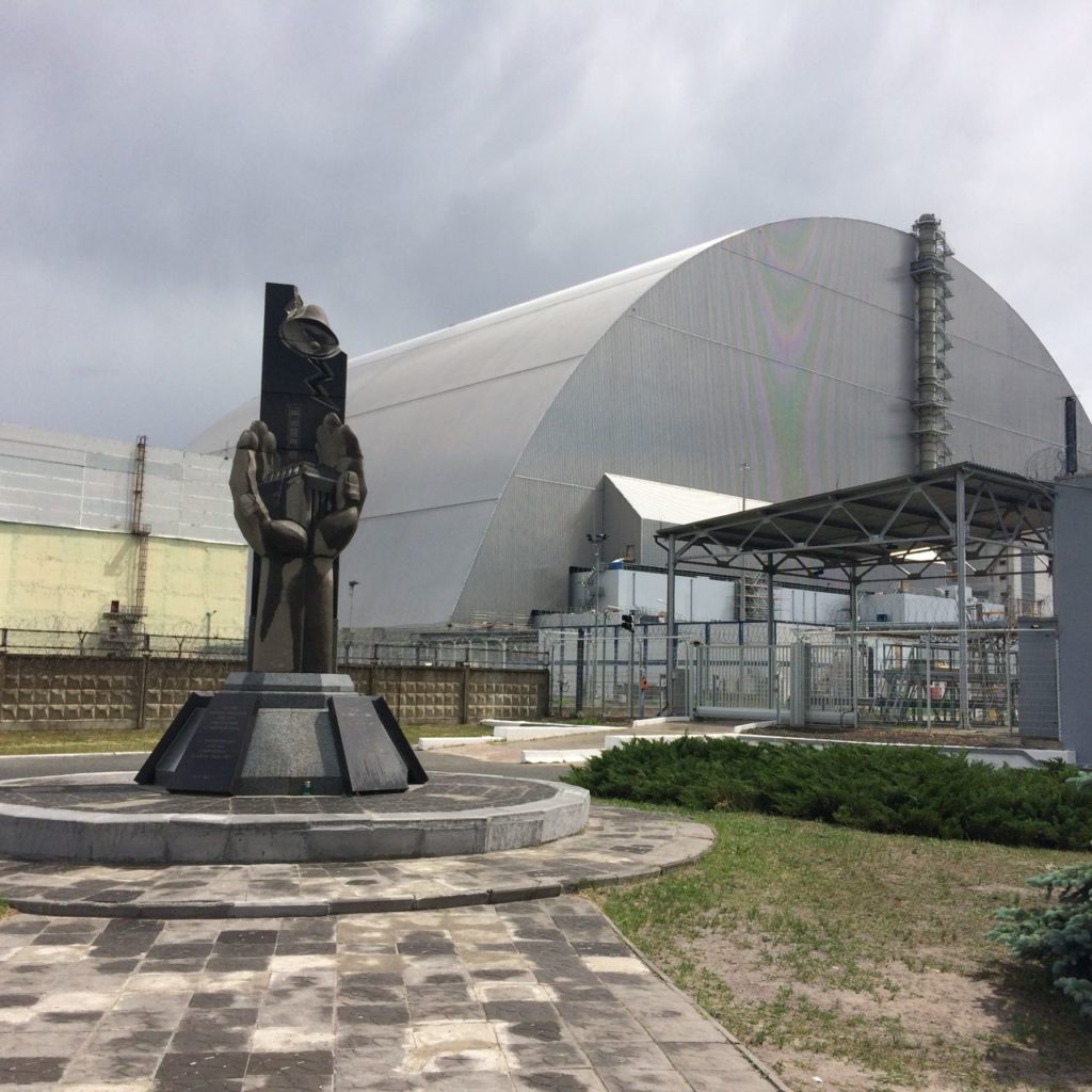 czarnobyl-kokon nad elektrownia