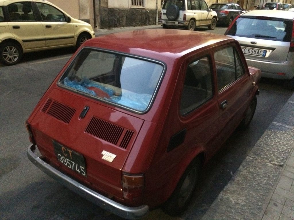 katania-sycylia-fiat-126-wloski