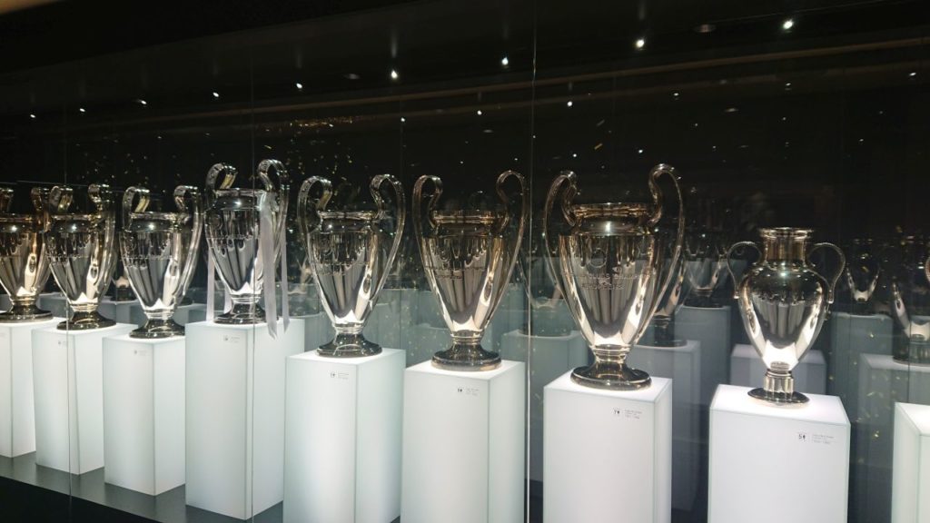 madryt-santiago-bernabeu-stadion-puchary