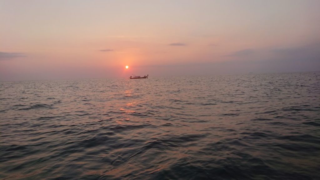 ko-phi-phi-zachod-slonca
