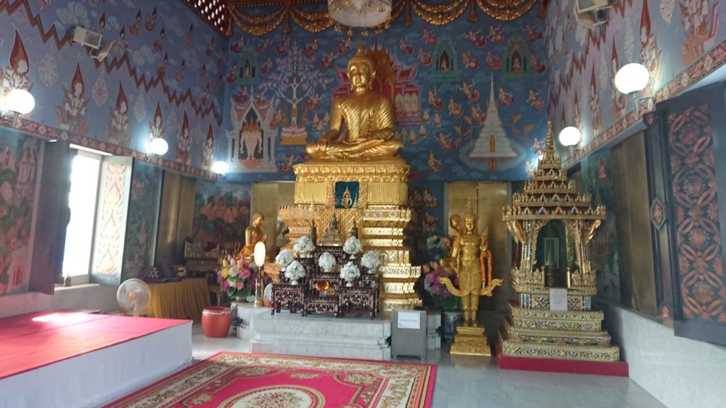 krabi-wat-kaew-temple-w-srodku