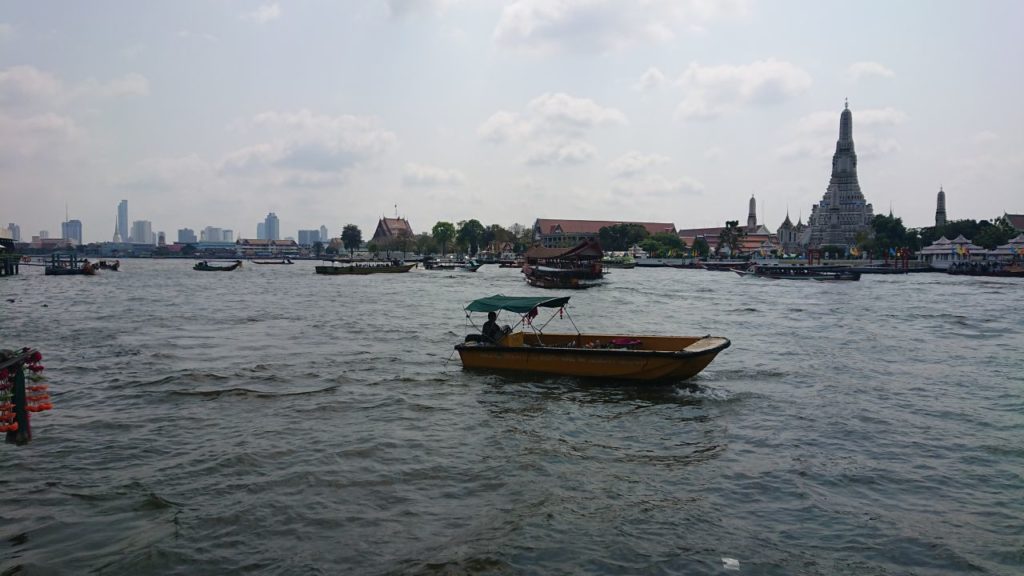 wat-arun-druga-strona-rzeki