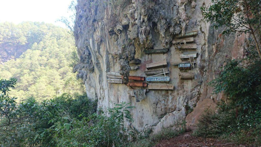 wiszace-trumny-sagada
