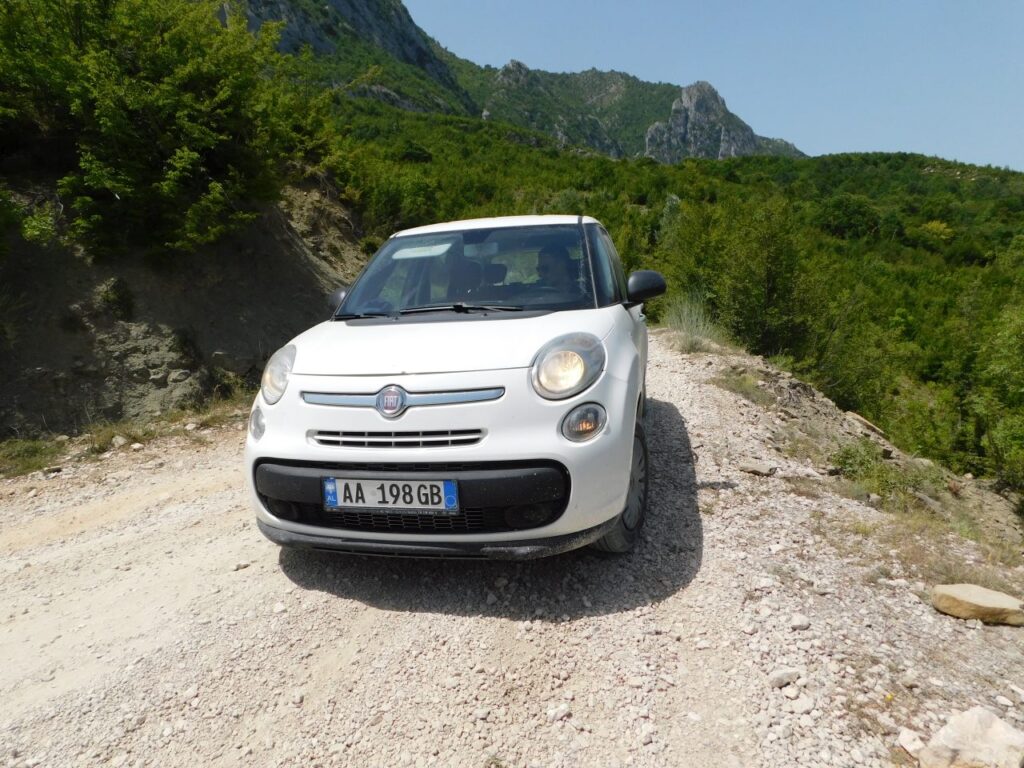 Fiat 500L albania