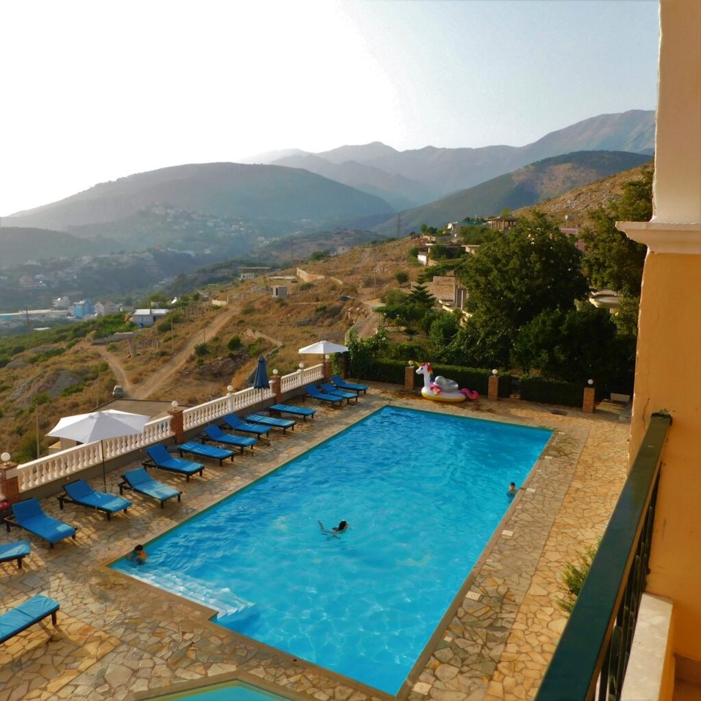 Hotel apart-alex himare