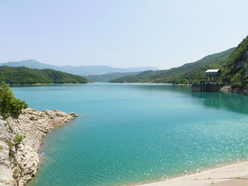 widok z tamy Lake Bovilla dam
